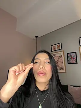 Tiffany_Low webcam