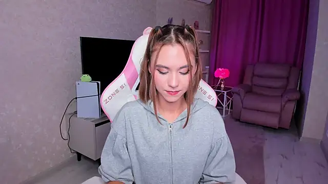 EllaCurtis webcam