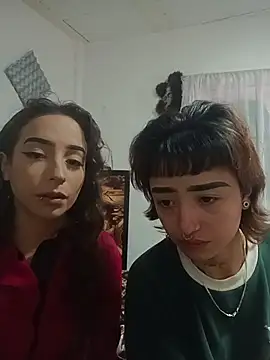 AlexxaAndRileyy webcam