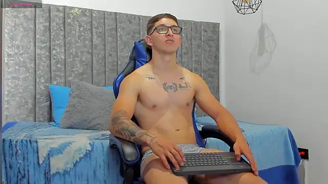 Calvin_Hunter webcam