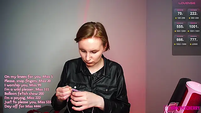 KinkyMissCherry webcam