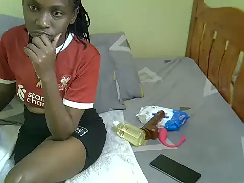 Pearl_petite webcam