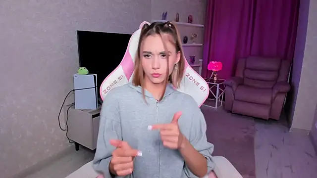 EllaCurtis webcam