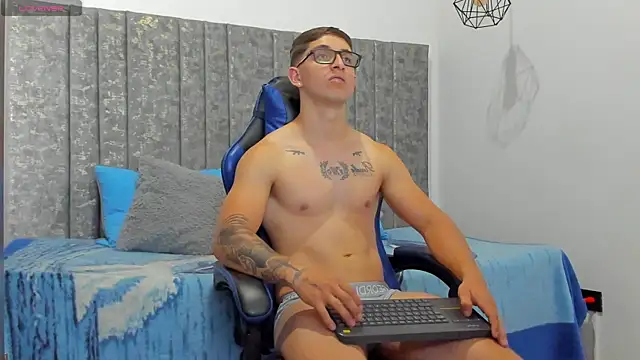 Calvin_Hunter webcam