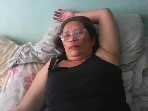 momshe2026 webcam