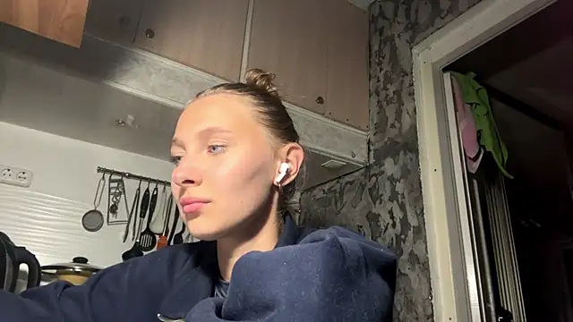 AlidaReff webcam