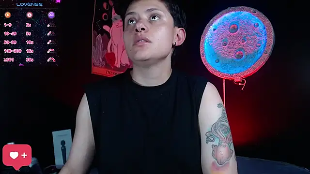 girl_intense444 webcam