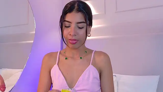 NaomiKlarc webcam