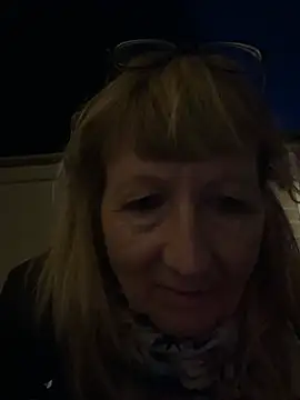 MatureKim webcam