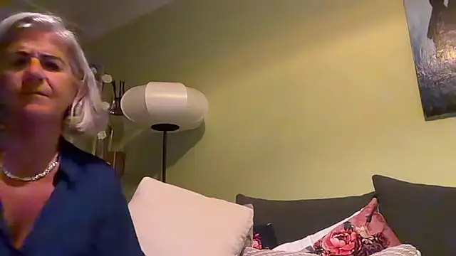 NaughtyMonicaUK webcam