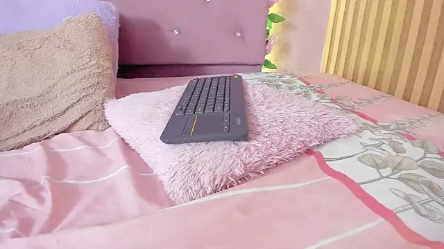 lovely__kiss__ webcam
