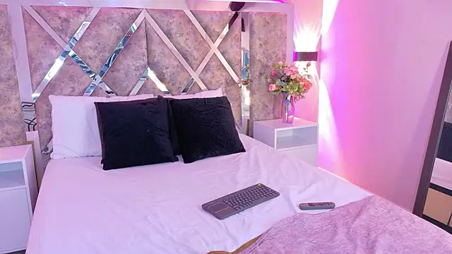 LolaGray__ webcam