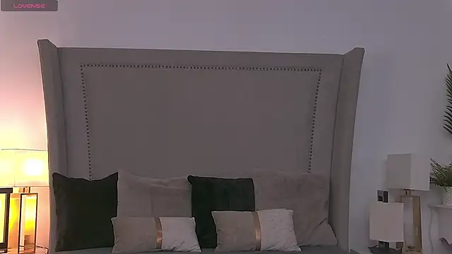 ZoeSkyee webcam