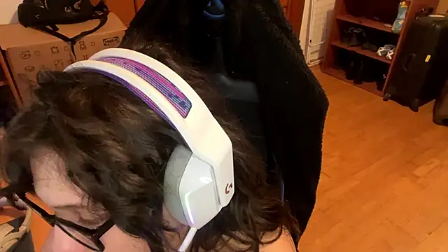 PillowPeachX webcam