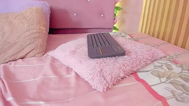 lovely__kiss__ webcam