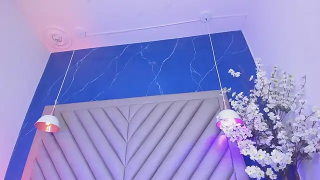 NaomiVelour webcam