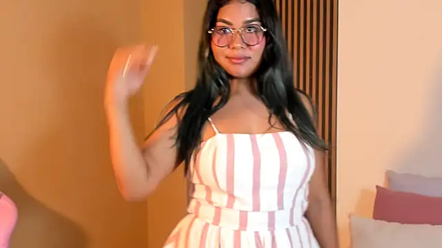 LizzCherrie webcam