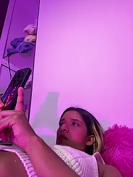RebecaRealish webcam