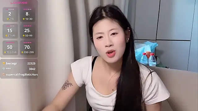 Yvonne-07 webcam