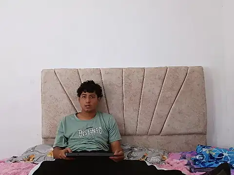 Robertt_Brown webcam