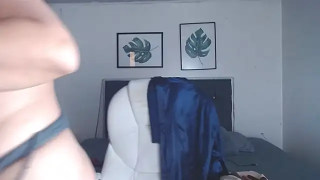 selena_yourmilf webcam