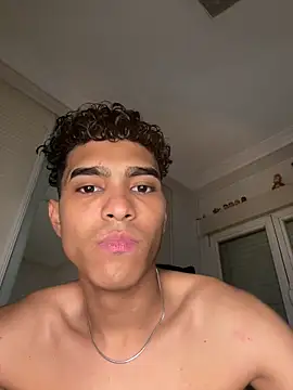 Ryan-hot webcam