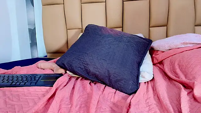 lil_miia webcam