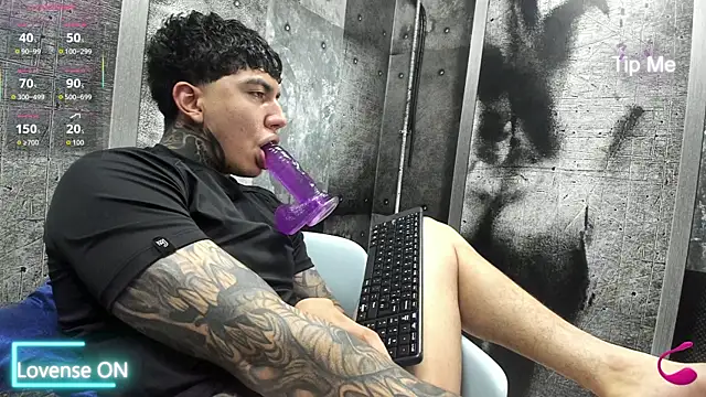 Gury_tattoo webcam