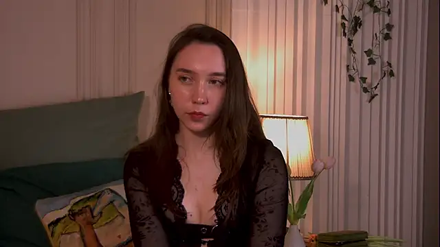 Suzaneey webcam