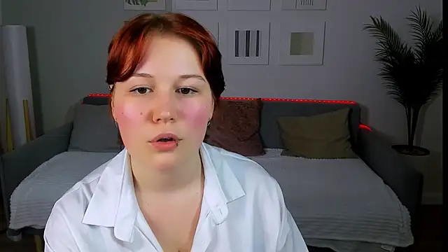 MiaLacrice webcam