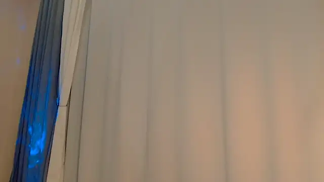 Tremendous_blondie webcam