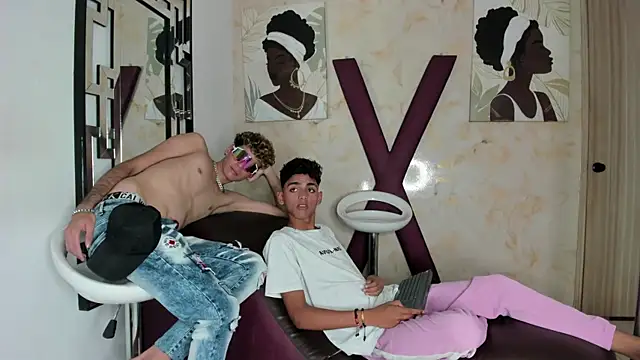 COUPLES_BOYS webcam