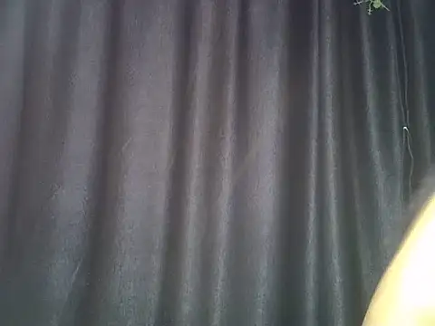 Luna_en_Gee webcam