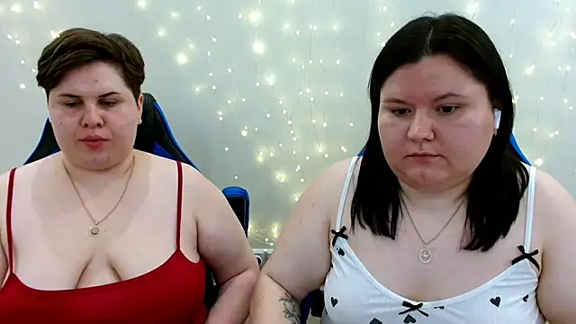 BeckyAndHellen webcam
