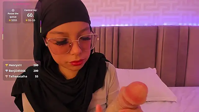 naishaa_ webcam