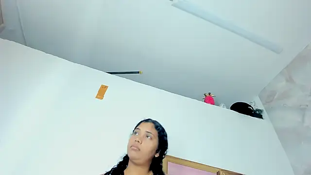 EllyBloom webcam