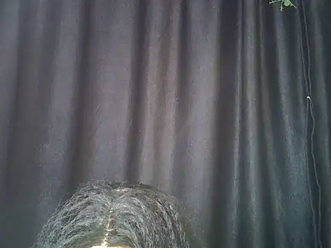 Luna_en_Gee webcam