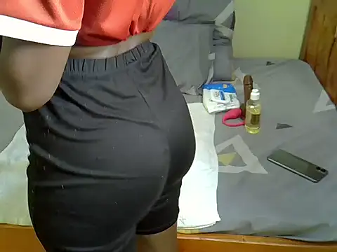 Pearl_petite webcam