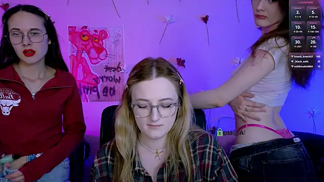 liana_kisses webcam