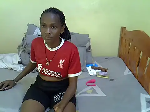 Pearl_petite webcam