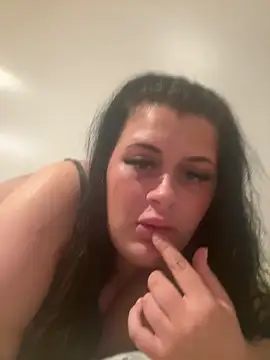 CurvyAyla webcam