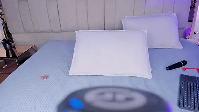 AgathaUwuDoll webcam