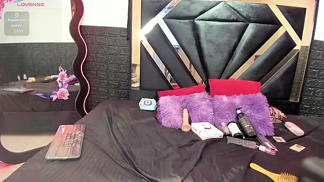 Queen_Jen webcam