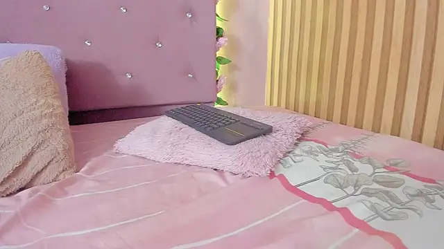 lovely__kiss__ webcam