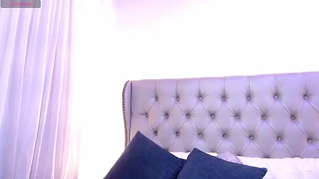 Liiamthompson webcam