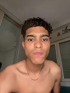 Ryan-hot webcam