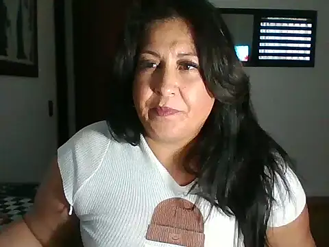 CurvyFireLatina webcam