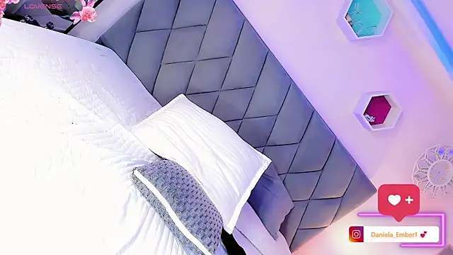 Amira_Ember webcam