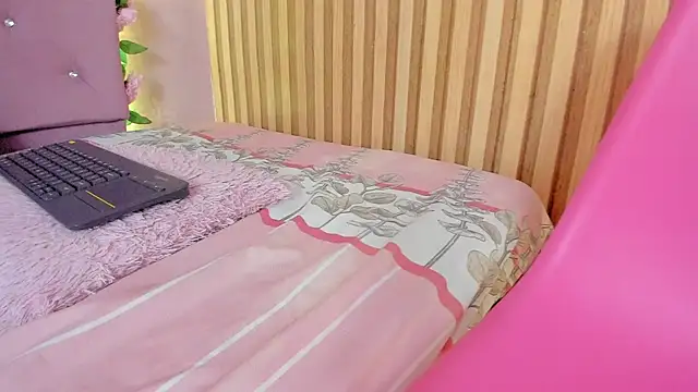 lovely__kiss__ webcam