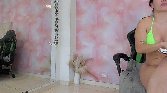 aida_rose_ webcam